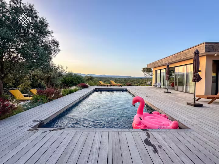 Piscine chauffée 10×4 m face au maquis